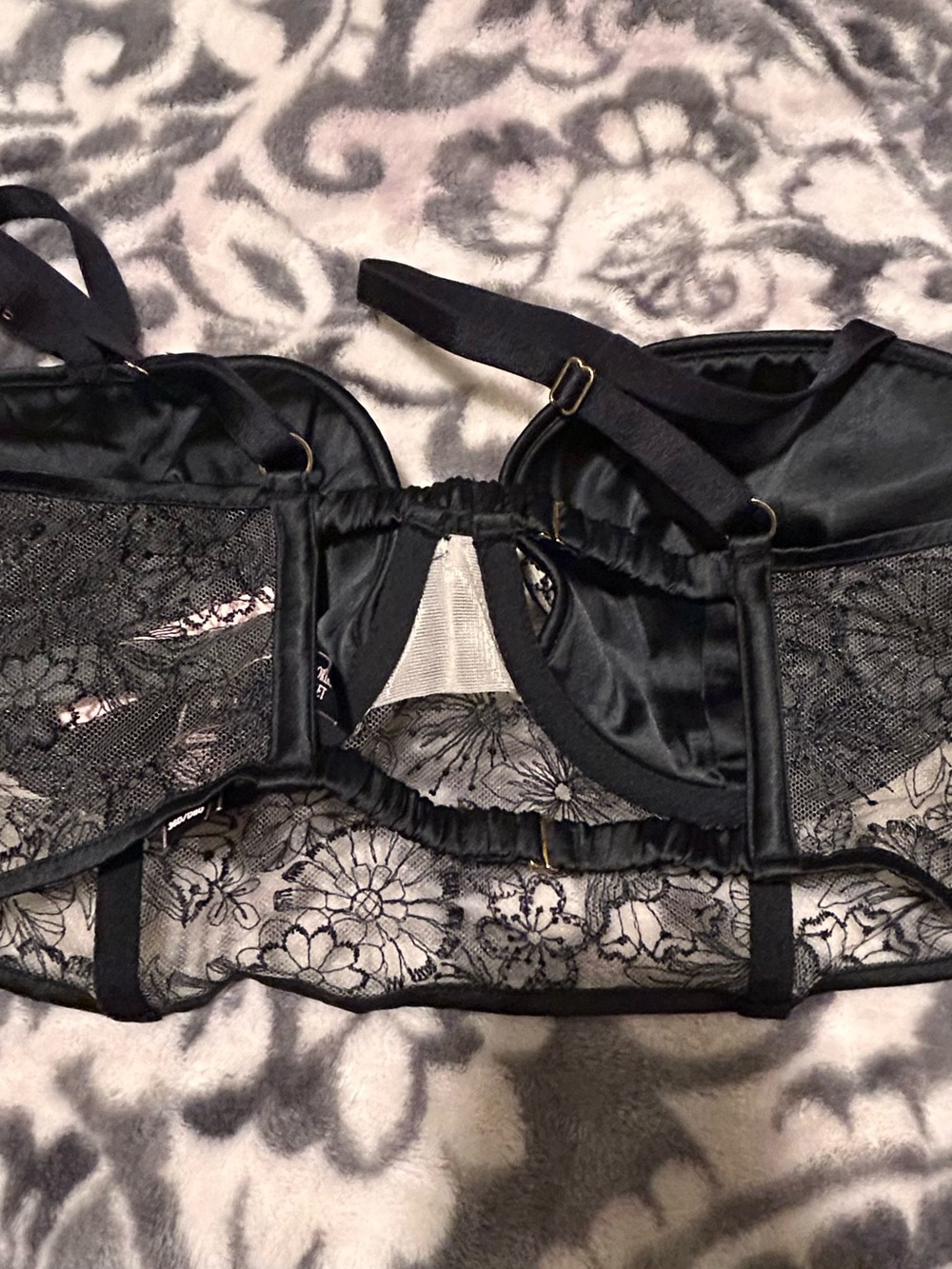 Victoria's Secret Black Floral Lace Longline Bra on Nude - Picture 2 of 3